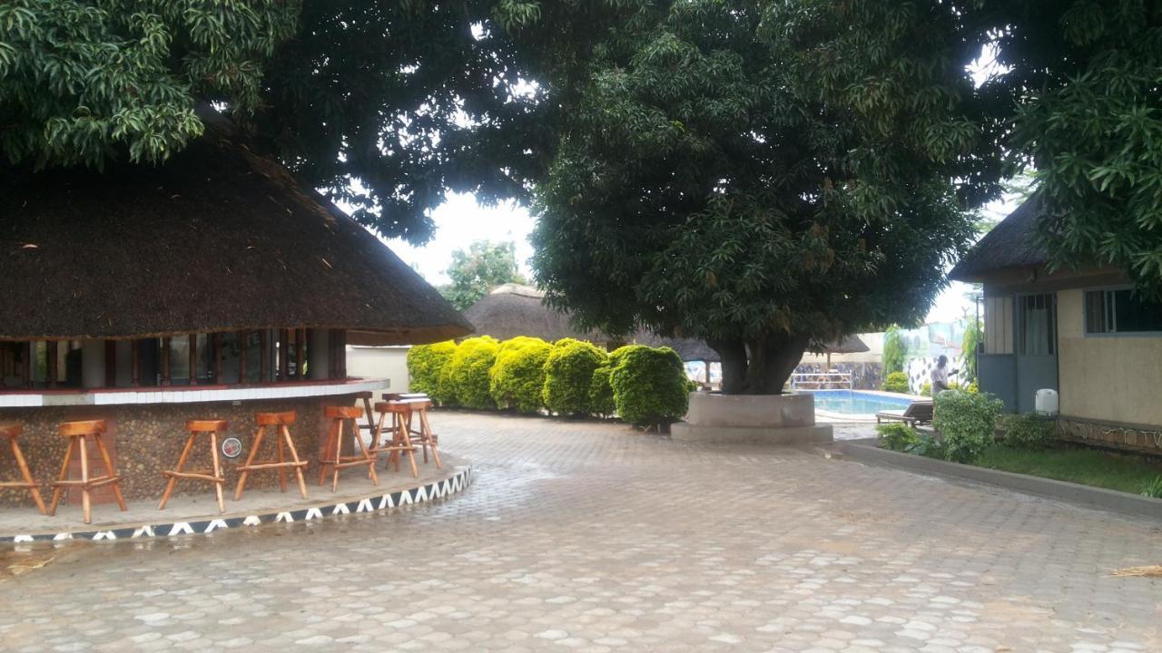 Dubai Resort Hotel Adjumani Exterior foto